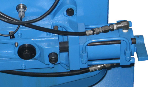 Ferăstrău cu bandă pentru metal PMS 330/330 AN Pilana